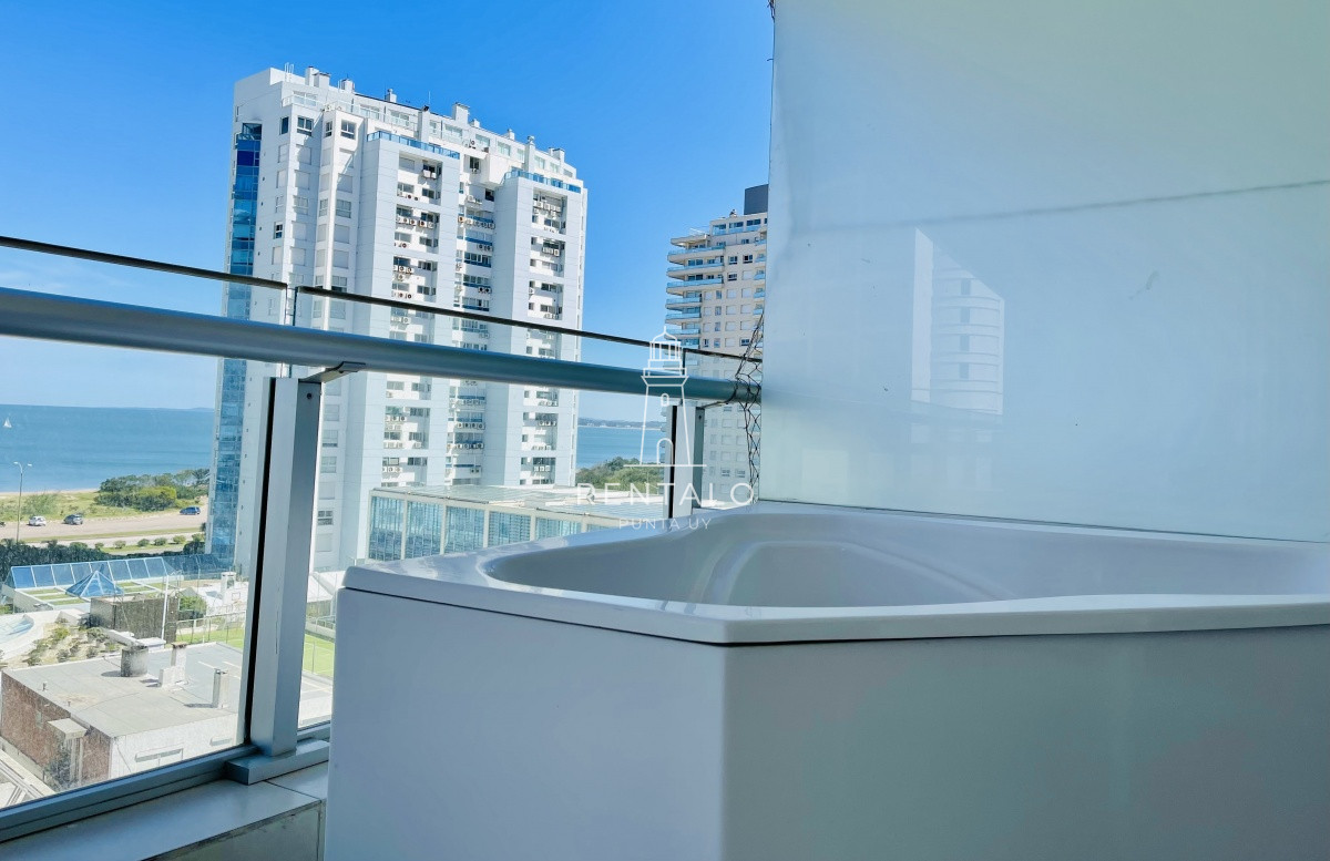 Apartamento ID.1029 - Apartamento de 2 Dormitorios a metros del mar y torre moderna, playa Mansa, Punta del Este