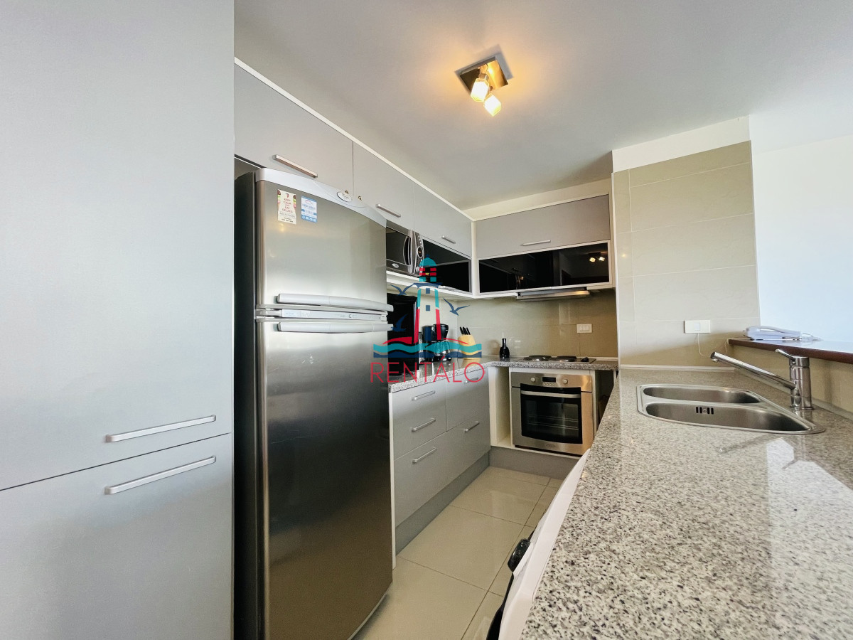 Apartamento ID.707 - Apartamento de 2 Dormitorios en Punta del este con Parrillero Frente a Playa Brava, Punta del Este