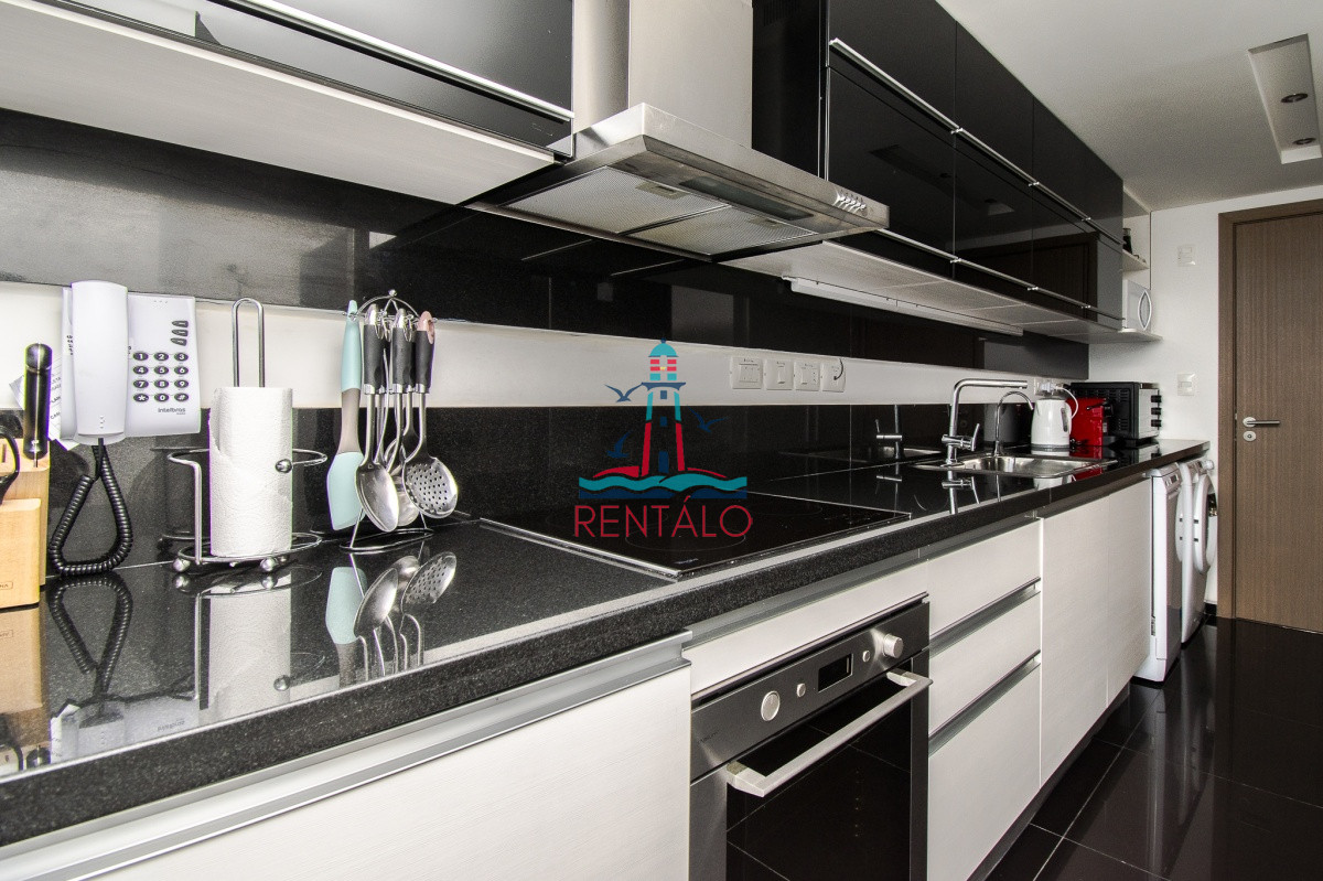 Apartamento ID.557 - Apartamento de 3 Dormitorios + Dependencia y Parrillero en Frente a Playa Brava, Punta del Este