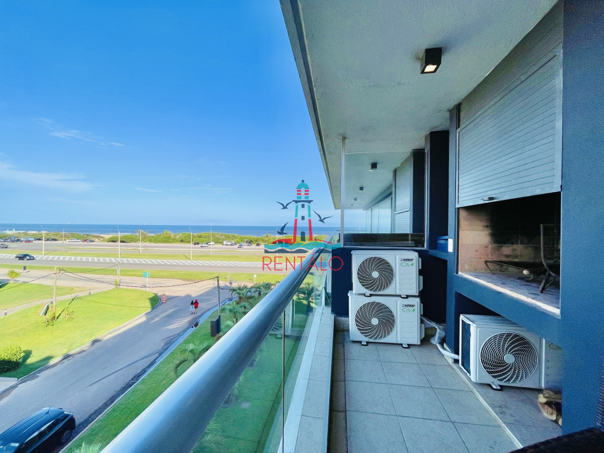 Apartamento ID.707 - Apartamento de 2 Dormitorios en Punta del este con Parrillero Frente a Playa Brava, Punta del Este