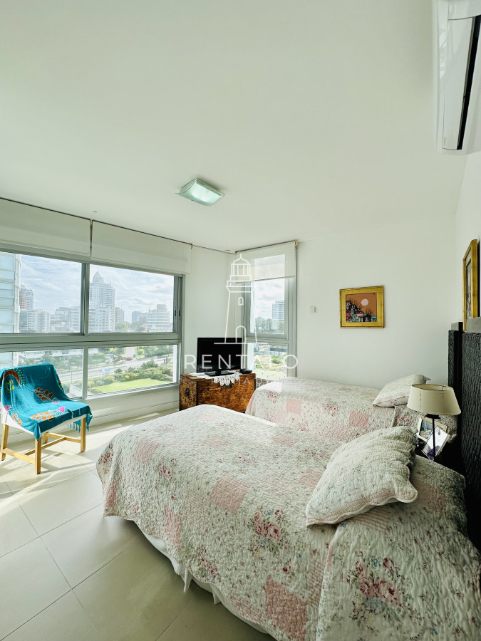 Apartamento ID.879 - Apartamento en venta 3 Dormitorios más Dependencia Punta del este playa brava, Torre Le Parc