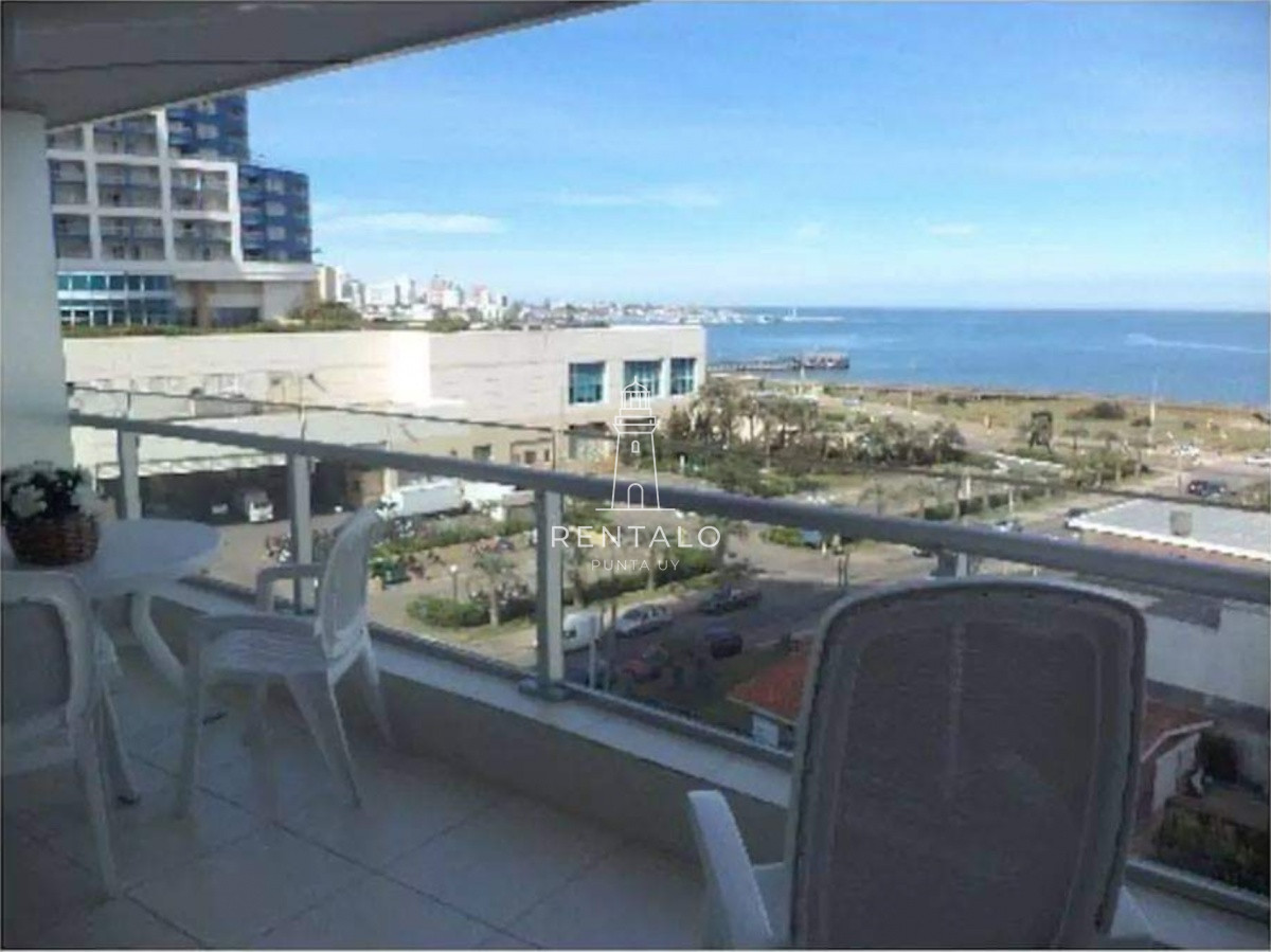 Apartamento ID.1029 - Apartamento de 2 Dormitorios a metros del mar y torre moderna, playa Mansa, Punta del Este