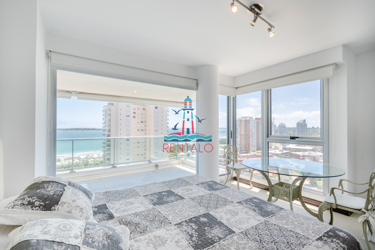 Apartamento ID.588 - Venta de Excelente Apartamento de 3 Dormitorios con Vista al Mar, Playa Mansa, Punta del Este