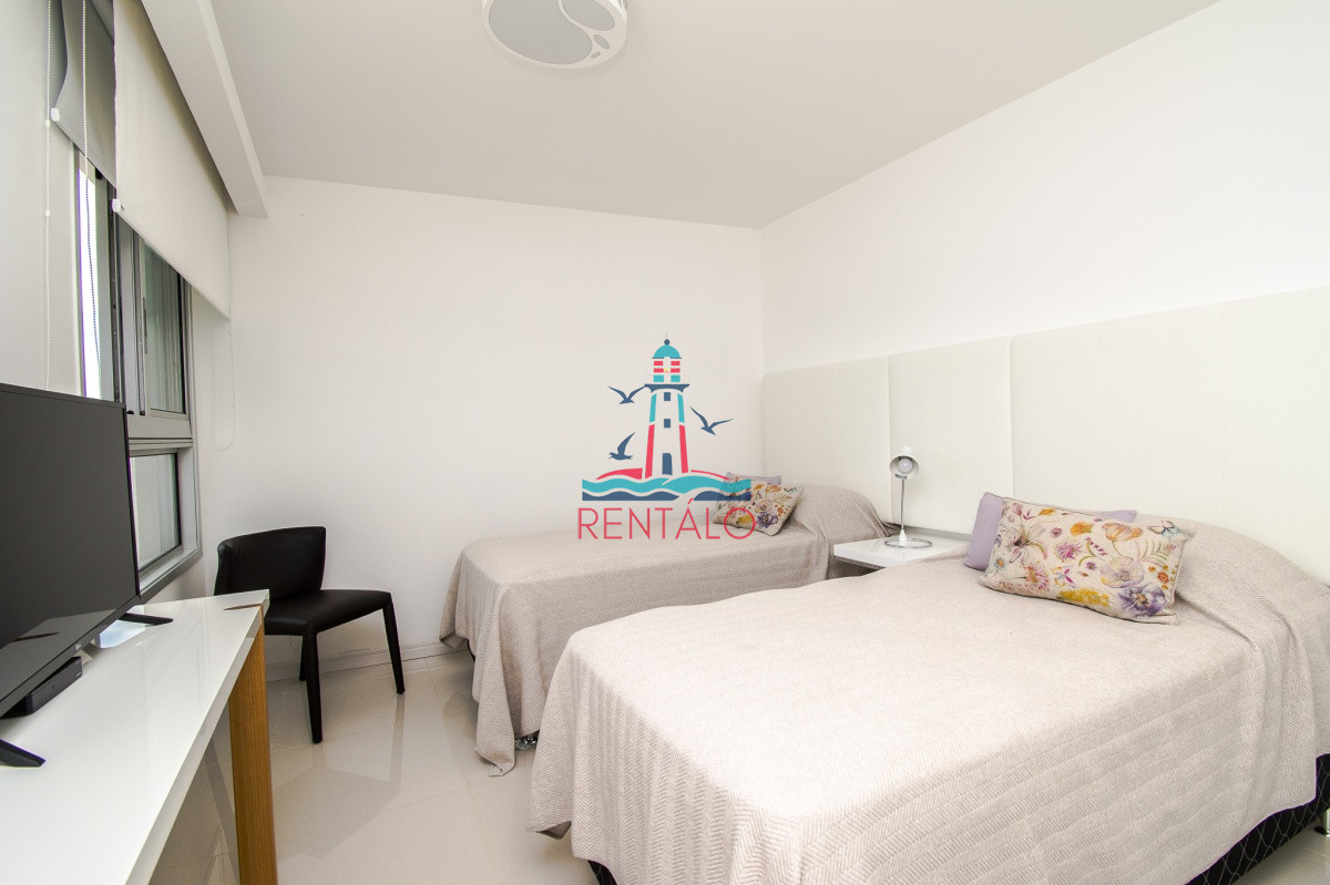 Apartamento ID.557 - Apartamento de 3 Dormitorios + Dependencia y Parrillero en Frente a Playa Brava, Punta del Este