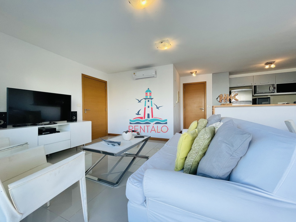 Apartamento ID.707 - Apartamento de 2 Dormitorios en Punta del este con Parrillero Frente a Playa Brava, Punta del Este