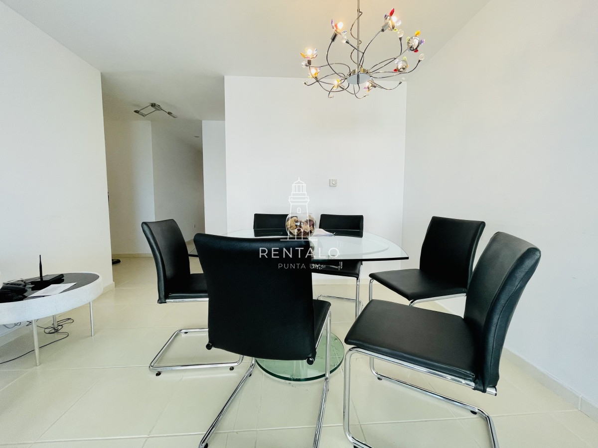 Apartamento ID.1029 - Apartamento de 2 Dormitorios a metros del mar y torre moderna, playa Mansa, Punta del Este