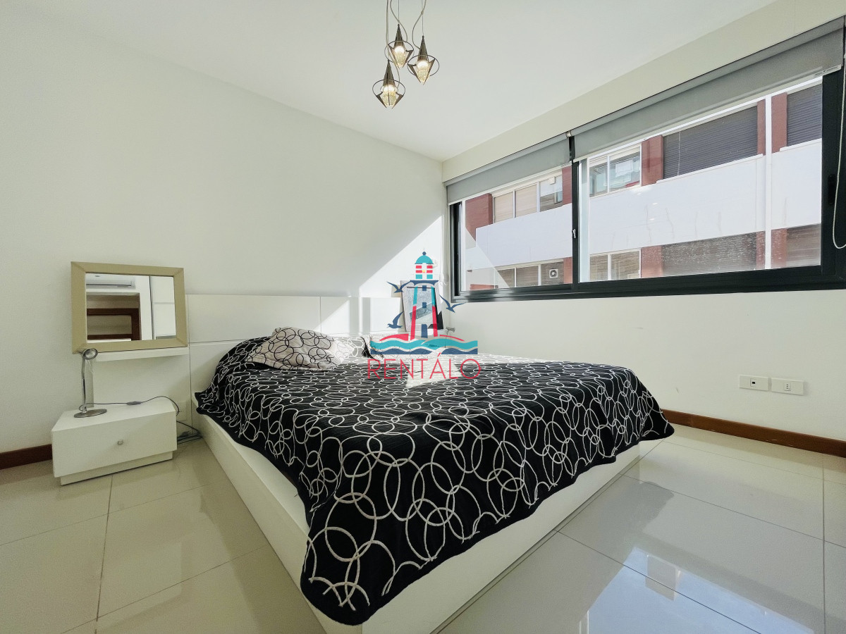 Apartamento ID.707 - Apartamento de 2 Dormitorios en Punta del este con Parrillero Frente a Playa Brava, Punta del Este