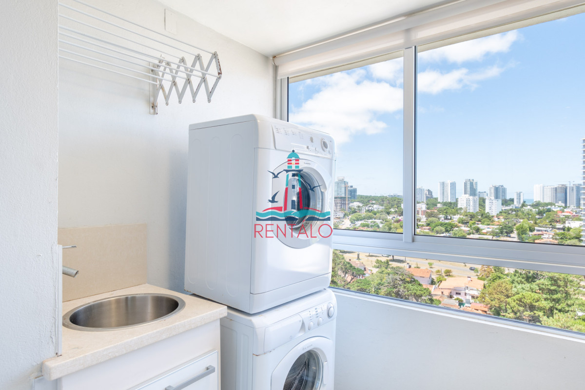 Apartamento ID.588 - Venta de Excelente Apartamento de 3 Dormitorios con Vista al Mar, Playa Mansa, Punta del Este