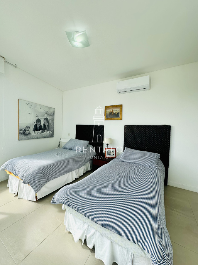 Apartamento ID.879 - Apartamento en venta 3 Dormitorios más Dependencia Punta del este playa brava, Torre Le Parc