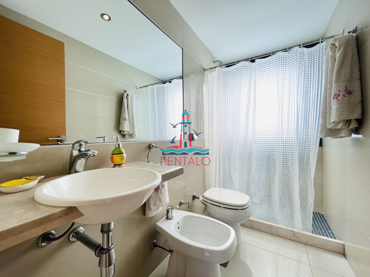 Apartamento ID.707 - Apartamento de 2 Dormitorios en Punta del este con Parrillero Frente a Playa Brava, Punta del Este