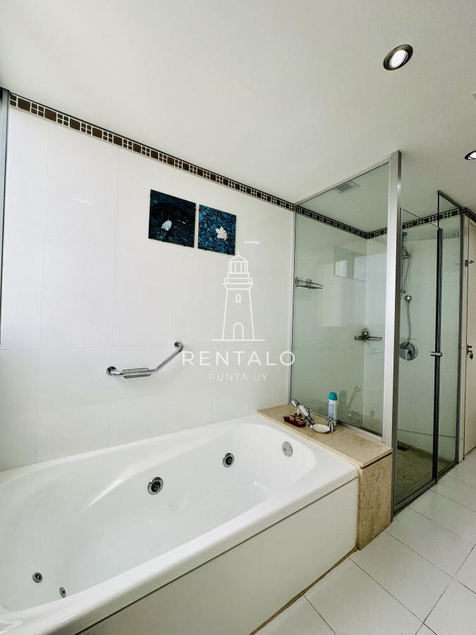 Apartamento ID.879 - Apartamento en venta 3 Dormitorios más Dependencia Punta del este playa brava, Torre Le Parc