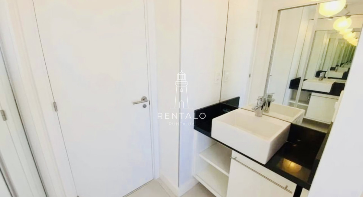 Apartamento ID.942 - Venta de apartamento de 2 Dormitorios en el corazón de la Península, Torre con servicios