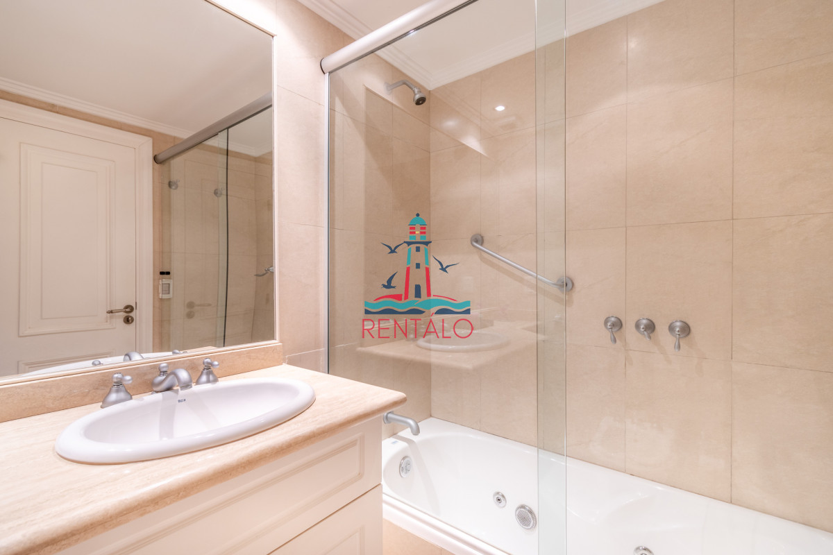 Apartamento ID.100 - Apartamento en venta 3 dormitorios en Punta del este playa Brava