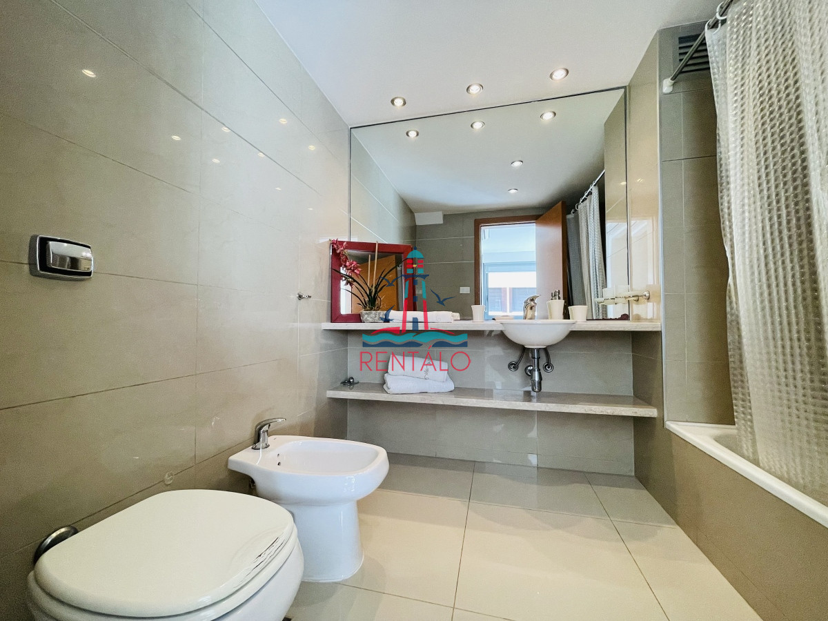 Apartamento ID.707 - Apartamento de 2 Dormitorios en Punta del este con Parrillero Frente a Playa Brava, Punta del Este