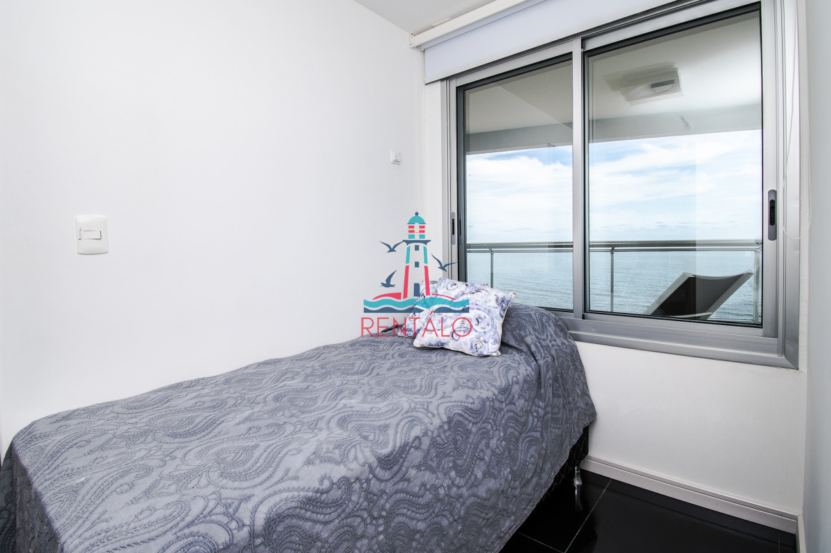 Apartamento ID.557 - Apartamento de 3 Dormitorios + Dependencia y Parrillero en Frente a Playa Brava, Punta del Este