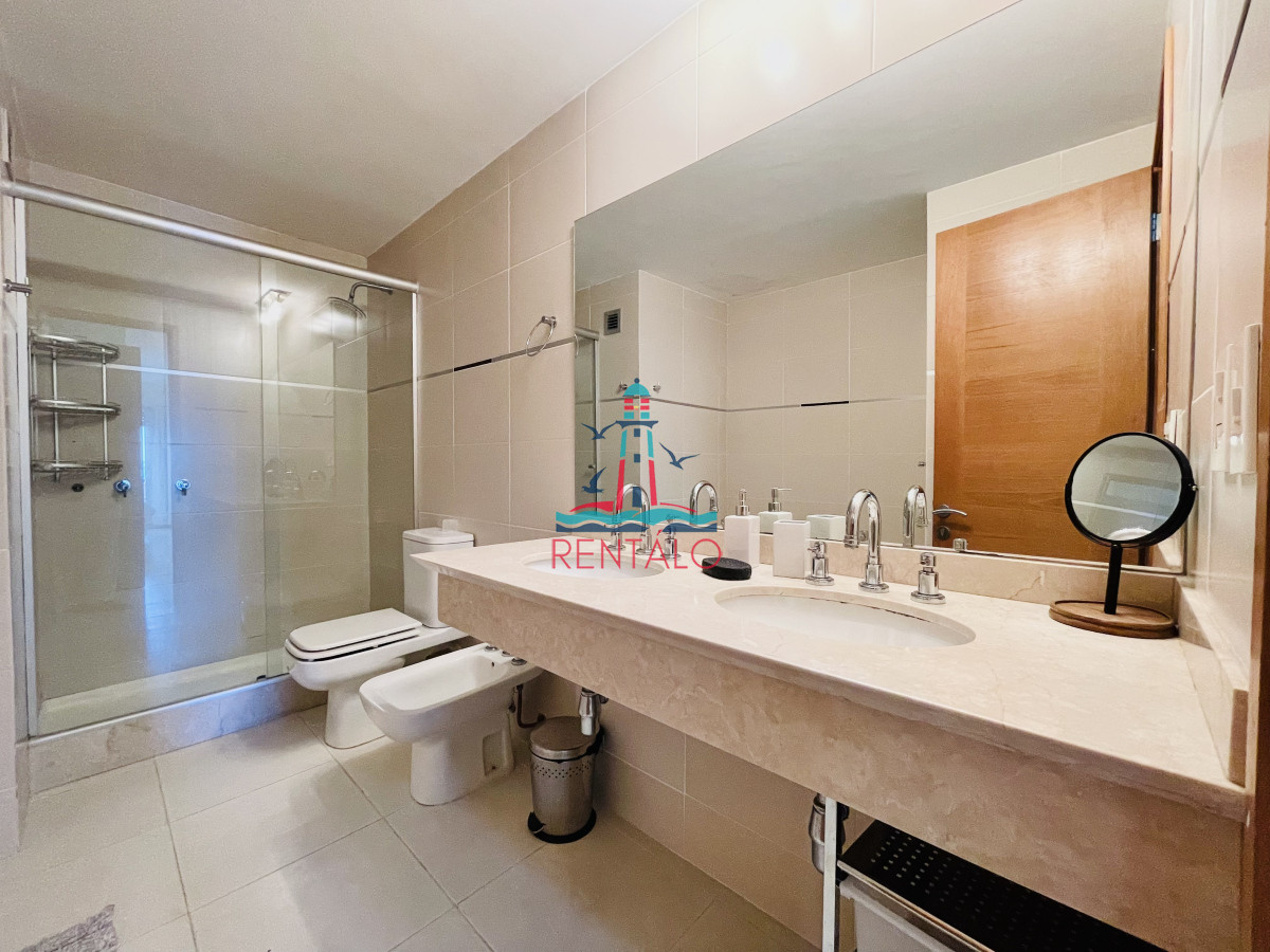 Apartamento ID.562 - Apartamento en alquiler en punta del este de 2 Dormitorios con Vista al Mar, Playa Mansa