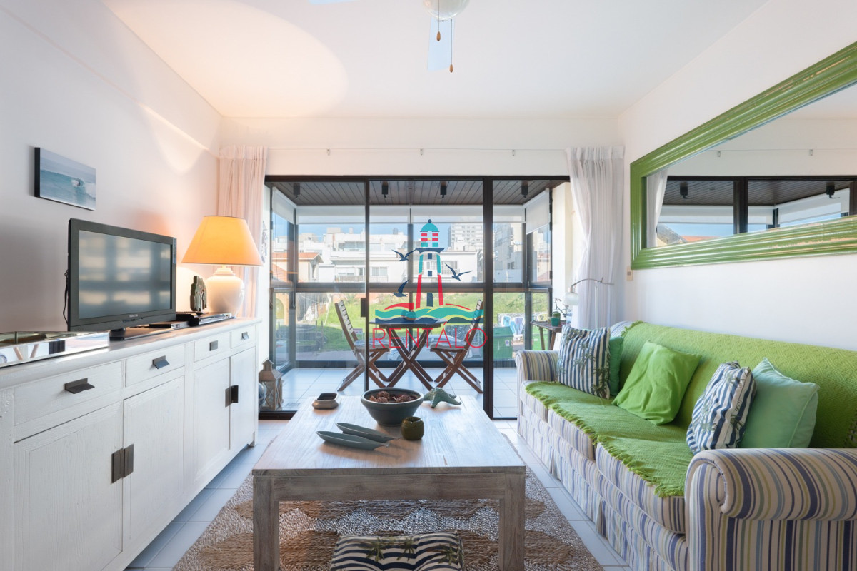 Apartamento ID.95 - Apartamento en venta de 2 dormitorios Punta del Este playa el Emir