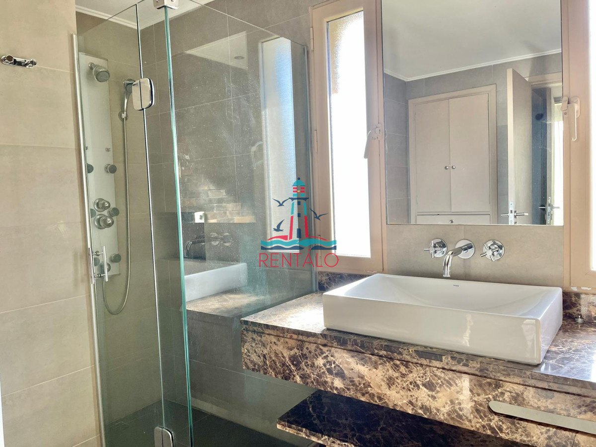 Casa ID.113 - Venta Casa de 4 Dormitorios Frente a Playa Mansa - Punta del Este