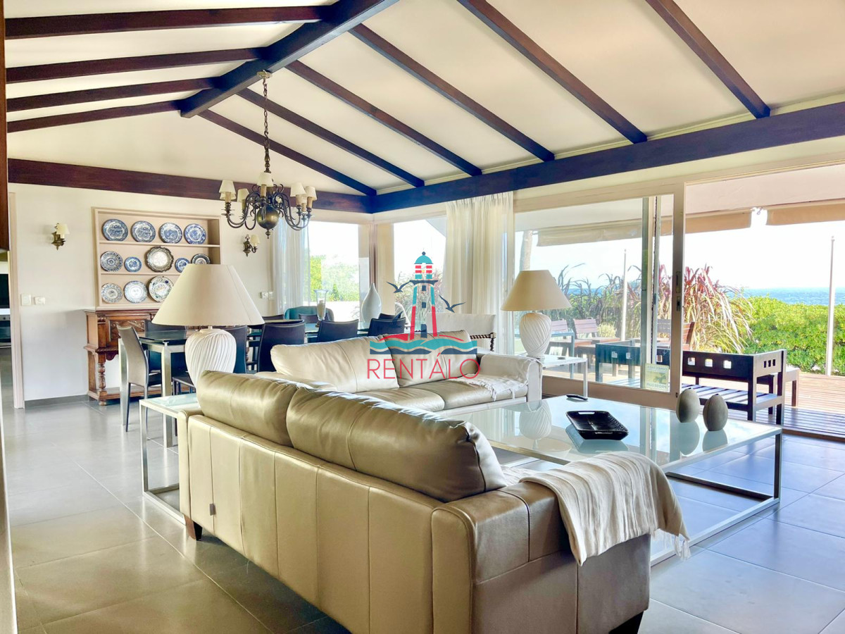 Casa ID.113 - Venta Casa de 4 Dormitorios Frente a Playa Mansa - Punta del Este