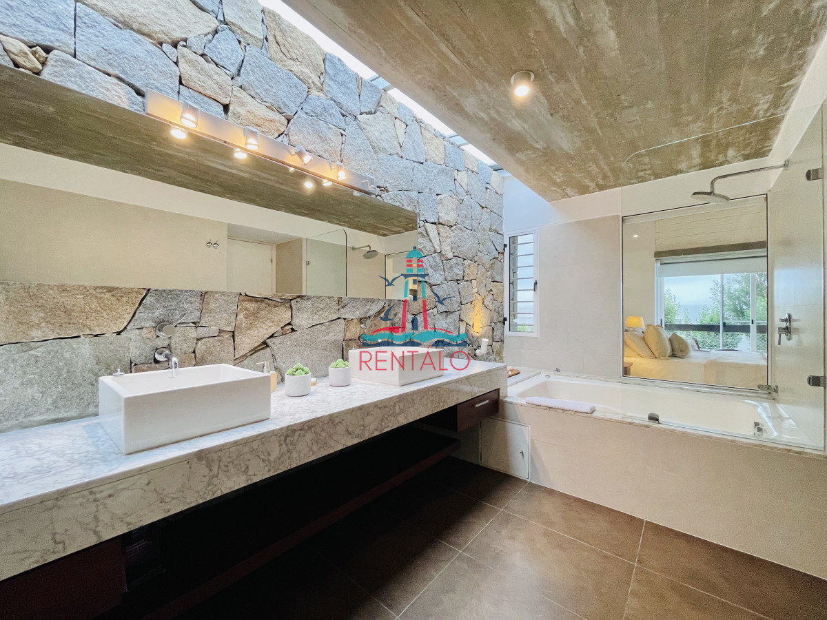 Casa ID.237 - Casa en venta de 5 Dormitorios en Manantiales, Punta del Este