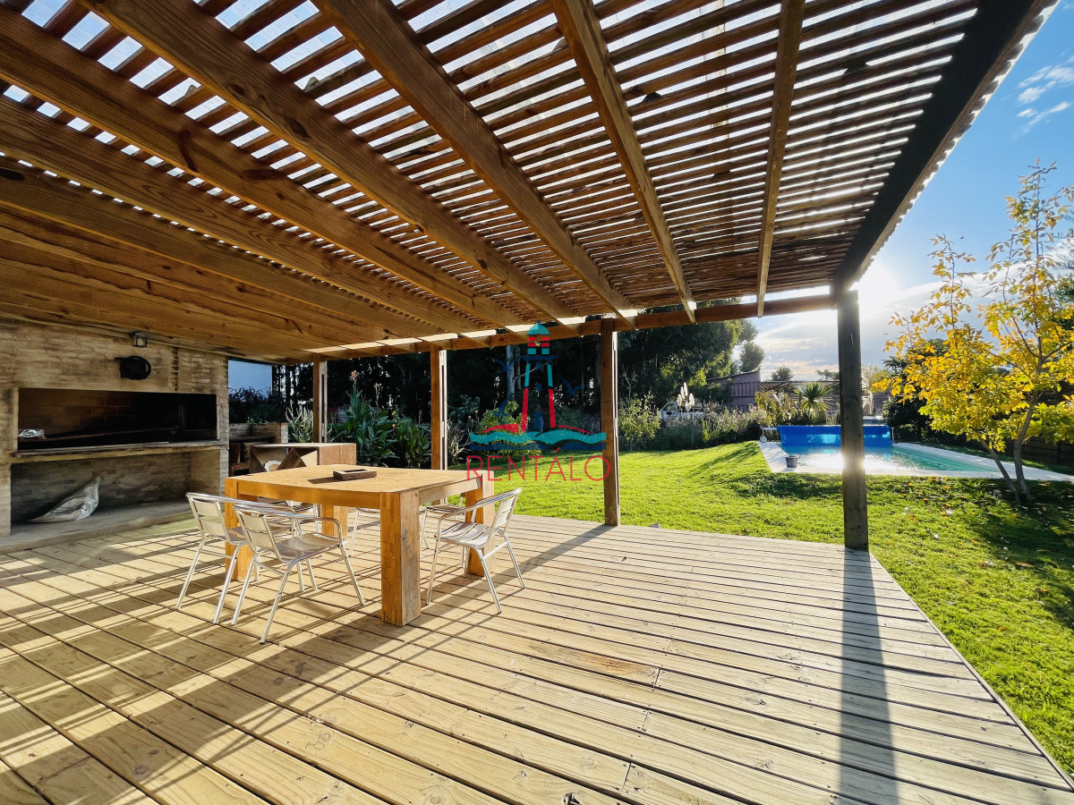 Casa ID.109 - En venta Casa de 2 Dormitorios, Piscina Climatizada y Parrillero en La Barra, Alquiler Anual e Invernal