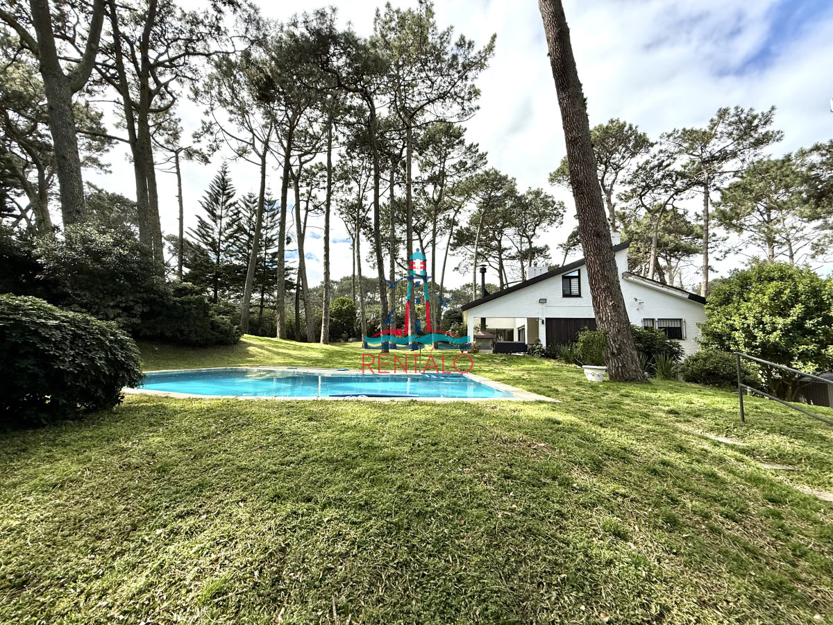 Casa ID.606 - Casa en alquiler de temporada con 4 suites más dependencia en 4500 m2 piscina y parrillero 