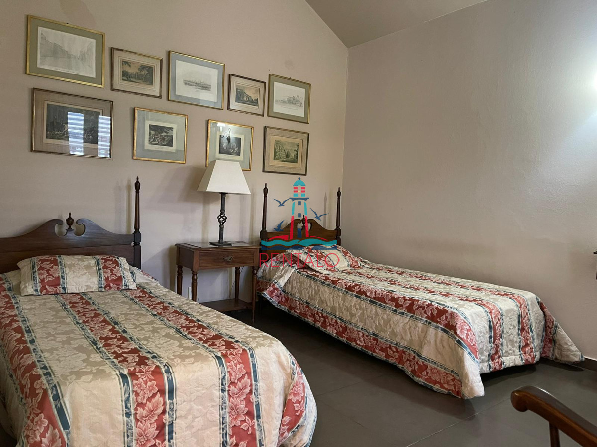 Casa ID.113 - Venta Casa de 4 Dormitorios Frente a Playa Mansa - Punta del Este