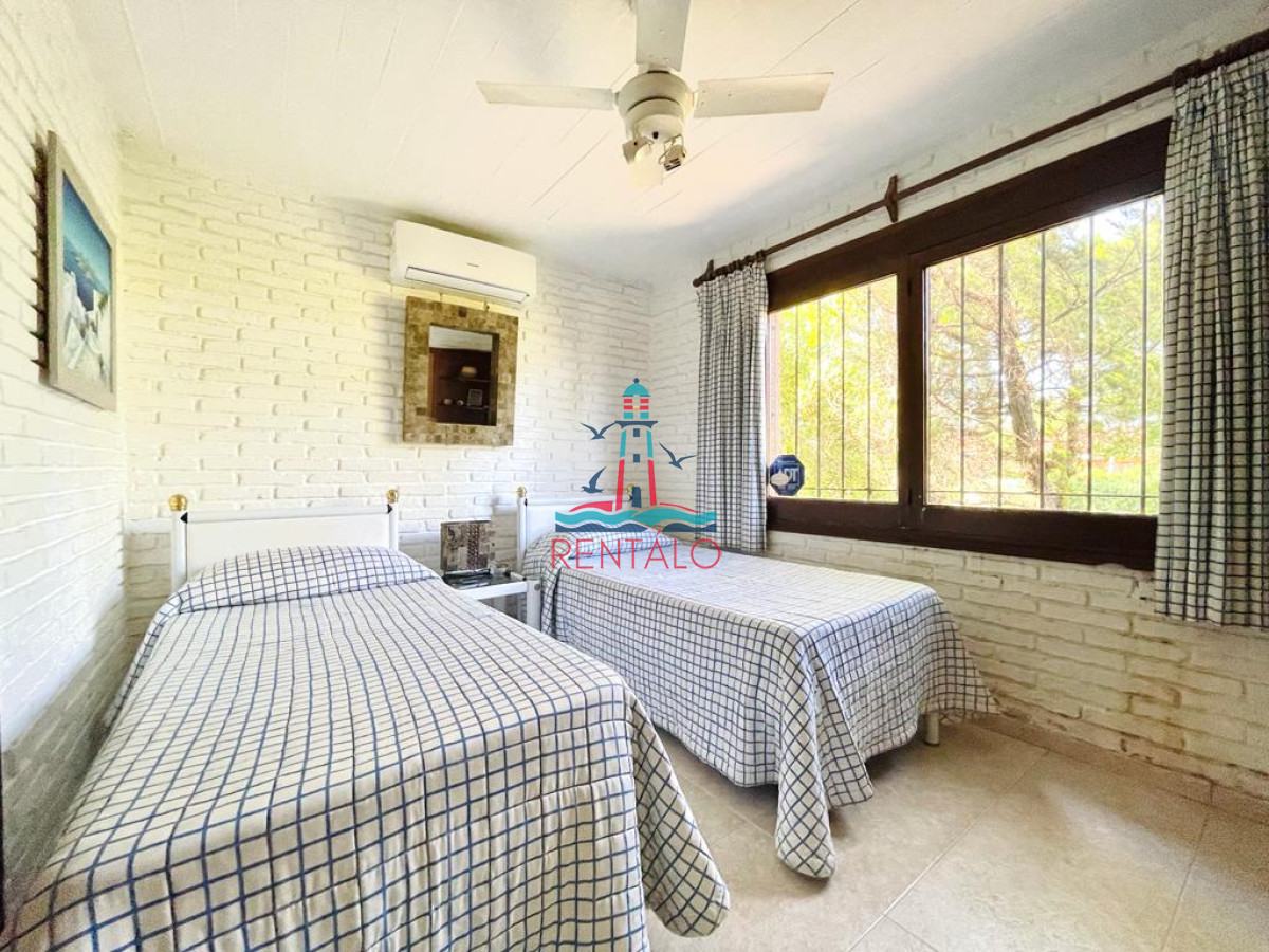 Casa ID.620 - Casa de 4 Dormitorios en Playa Mansa - Punta del Este