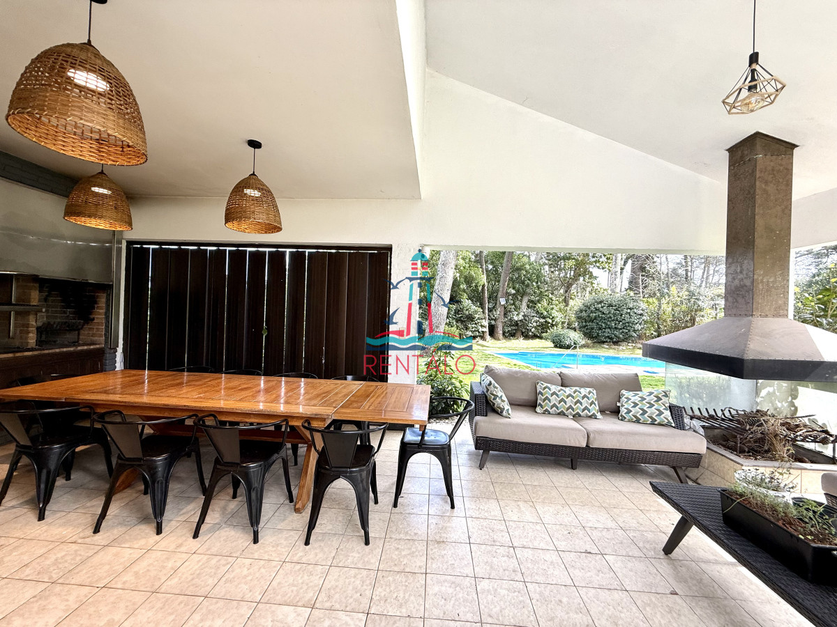 Casa ID.606 - Casa en alquiler de temporada con 4 suites más dependencia en 4500 m2 piscina y parrillero 