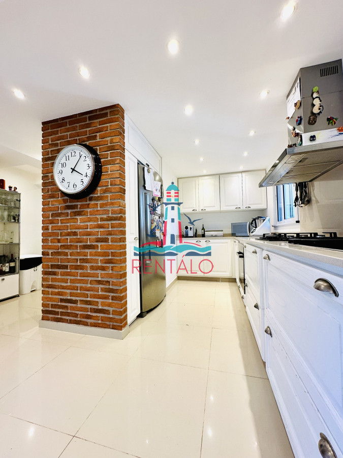 Casa ID.471 - Espectacular Casa Moderna de 5 Dormitorios con Piscina Climatizada en Alquiler de Temporada