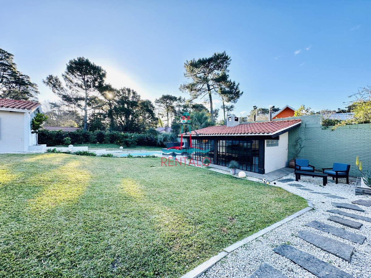 Casa ID.471 - Espectacular Casa Moderna de 5 Dormitorios con Piscina Climatizada en Alquiler de Temporada