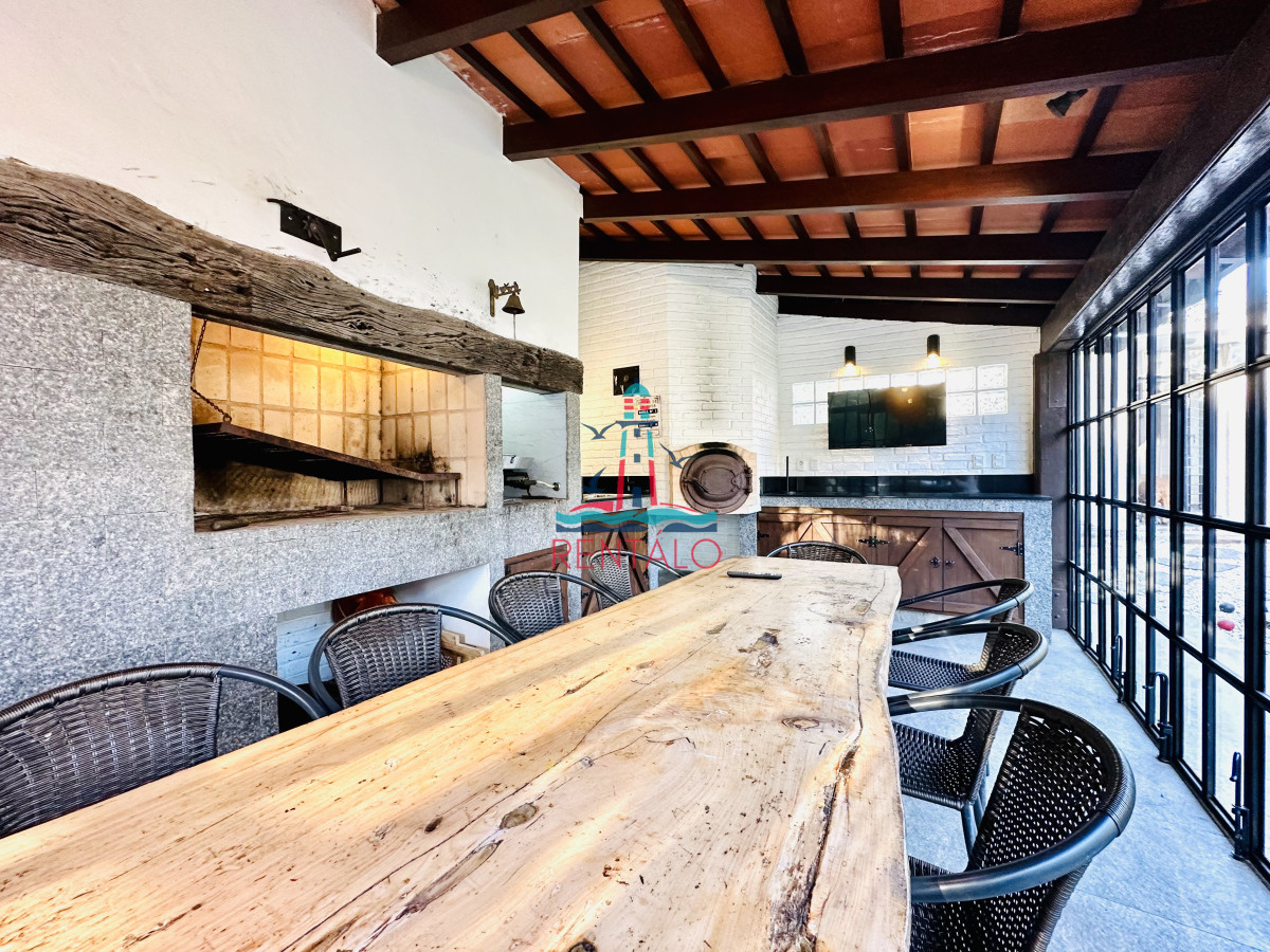 Casa ID.471 - Espectacular Casa Moderna de 5 Dormitorios con Piscina Climatizada en Alquiler de Temporada