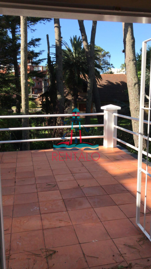 Casa ID.469 - Casa de 3 Dormitorios más Dependencia y Piscina, en Aidy Grill Punta del Este, Ubicada a pasos del Mar