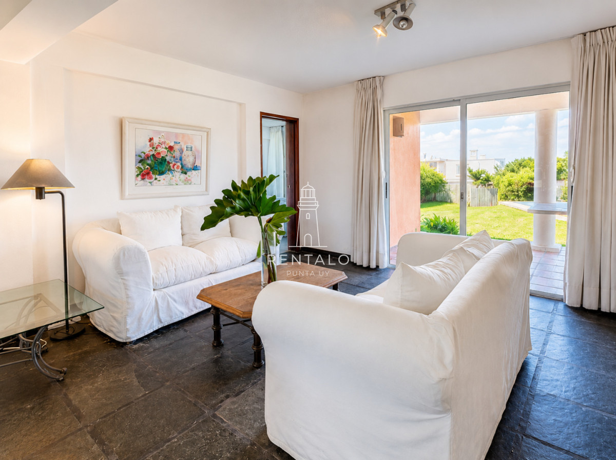 Casa ID.1221 - Excelente Casa de 4 Dormitorios con Vista al Mar y Piscina en Montoya, La Barra