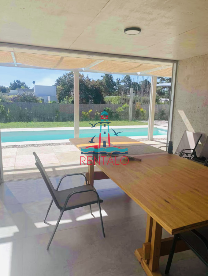 Casa ID.472 - Moderna Casa de 4 Dormitorios y Piscina Climatizada en Barrio Privado, Punta del Este