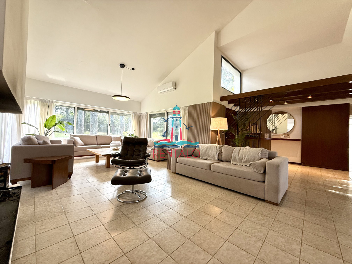 Casa ID.606 - Casa en alquiler de temporada con 4 suites más dependencia en 4500 m2 piscina y parrillero 