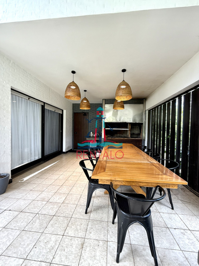 Casa ID.606 - Casa en alquiler de temporada con 4 suites más dependencia en 4500 m2 piscina y parrillero 