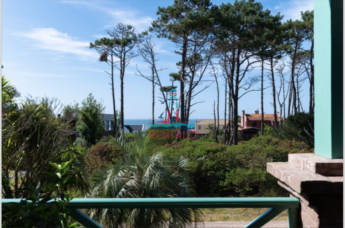 Casa ID.512 - casa en alquiler de temporada en punta del este 4  dormitorios mas dependencia y piscina en Montoya