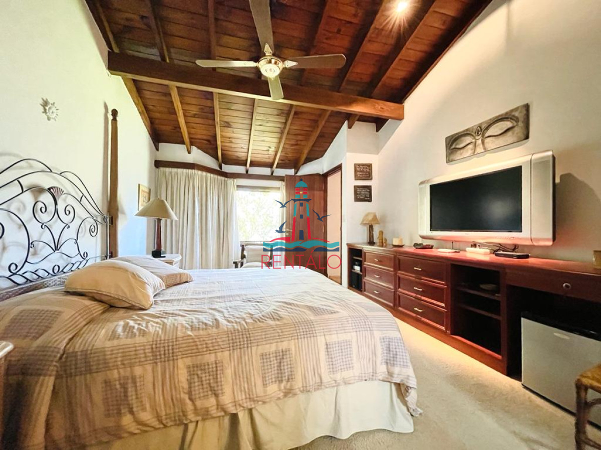 Casa ID.620 - Casa de 4 Dormitorios en Playa Mansa - Punta del Este