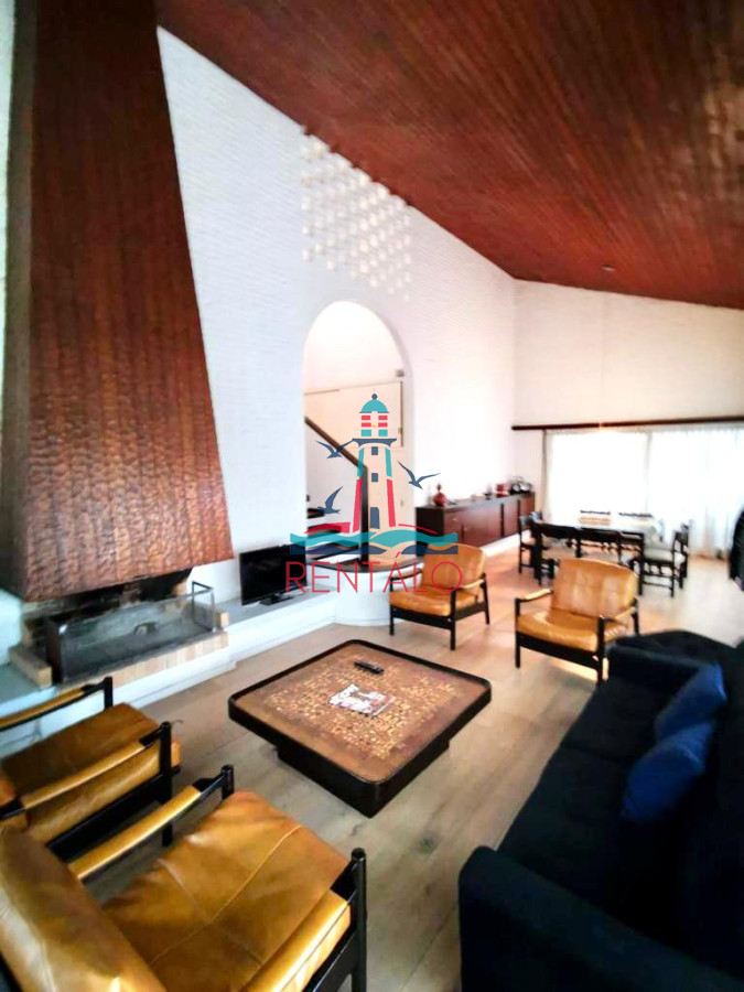 Casa ID.231 - Alquiler Anual, Casa de 4 Dormitorios, Parrillero y Piscina a pocos metros del Mar, Playa Mansa