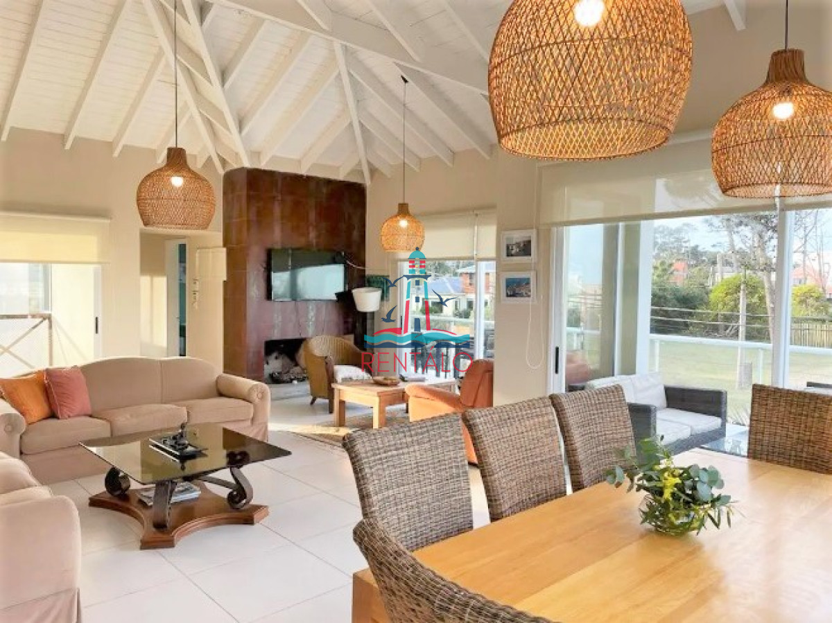 Casa ID.246 - Casa en venta de 6 Dormitorios y Piscina en Punta del Este Montoya, La Barra