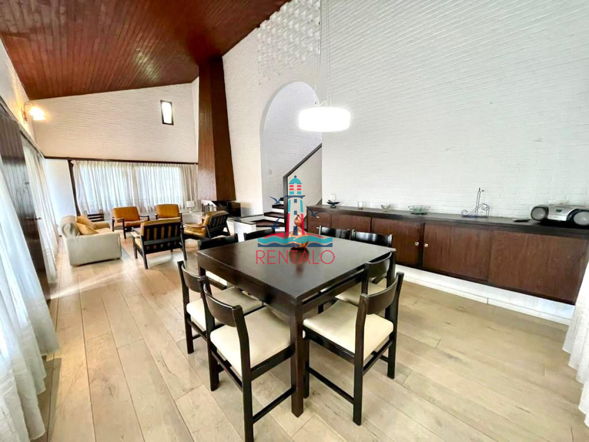 Casa ID.231 - Alquiler Anual, Casa de 4 Dormitorios, Parrillero y Piscina a pocos metros del Mar, Playa Mansa