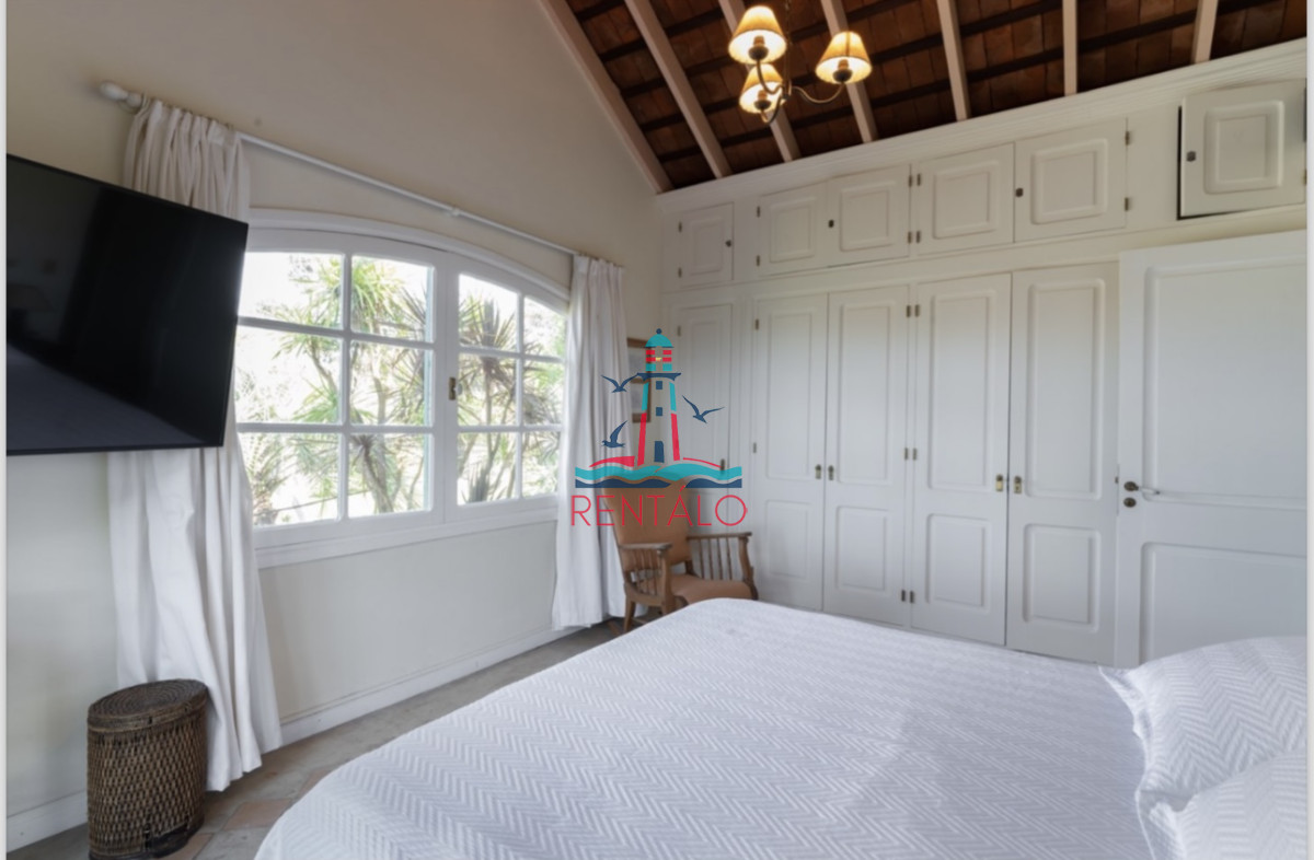 Casa ID.512 - casa en alquiler de temporada en punta del este 4  dormitorios mas dependencia y piscina en Montoya