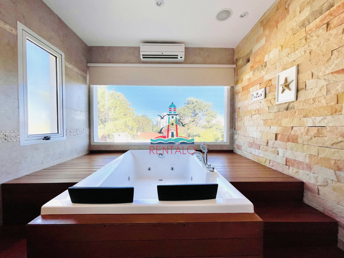 Casa ID.505 - Excelente Casa de 4 Dormitorios, Piscina Climatizada y Barbacoa en Pinares, Punta del Este
