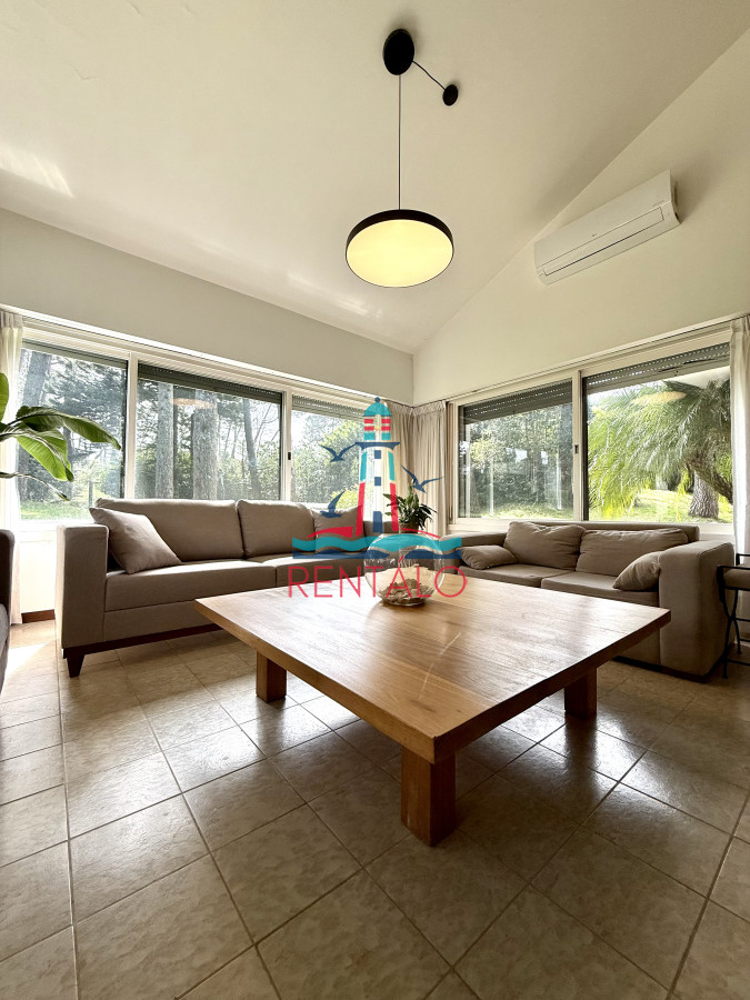 Casa ID.606 - Casa en alquiler de temporada con 4 suites más dependencia en 4500 m2 piscina y parrillero 