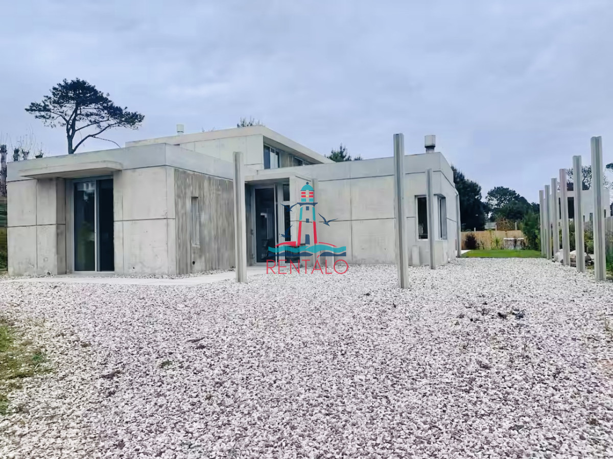 Casa ID.472 - Moderna Casa de 4 Dormitorios y Piscina Climatizada en Barrio Privado, Punta del Este