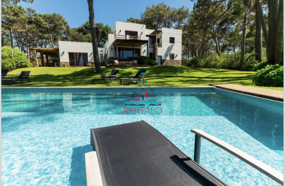 Casa ID.304 - Excelente casa de 5 dormitorios mas dependencia y gran parque a 200 metros de la Playa de Montoya en alquiler de temporada