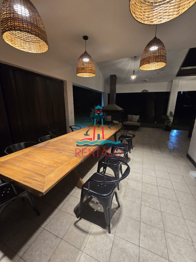 Casa ID.606 - Casa en alquiler de temporada con 4 suites más dependencia en 4500 m2 piscina y parrillero 