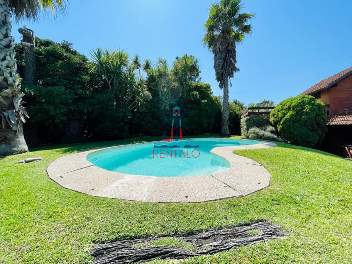 Casa ID.620 - Casa de 4 Dormitorios en Playa Mansa - Punta del Este