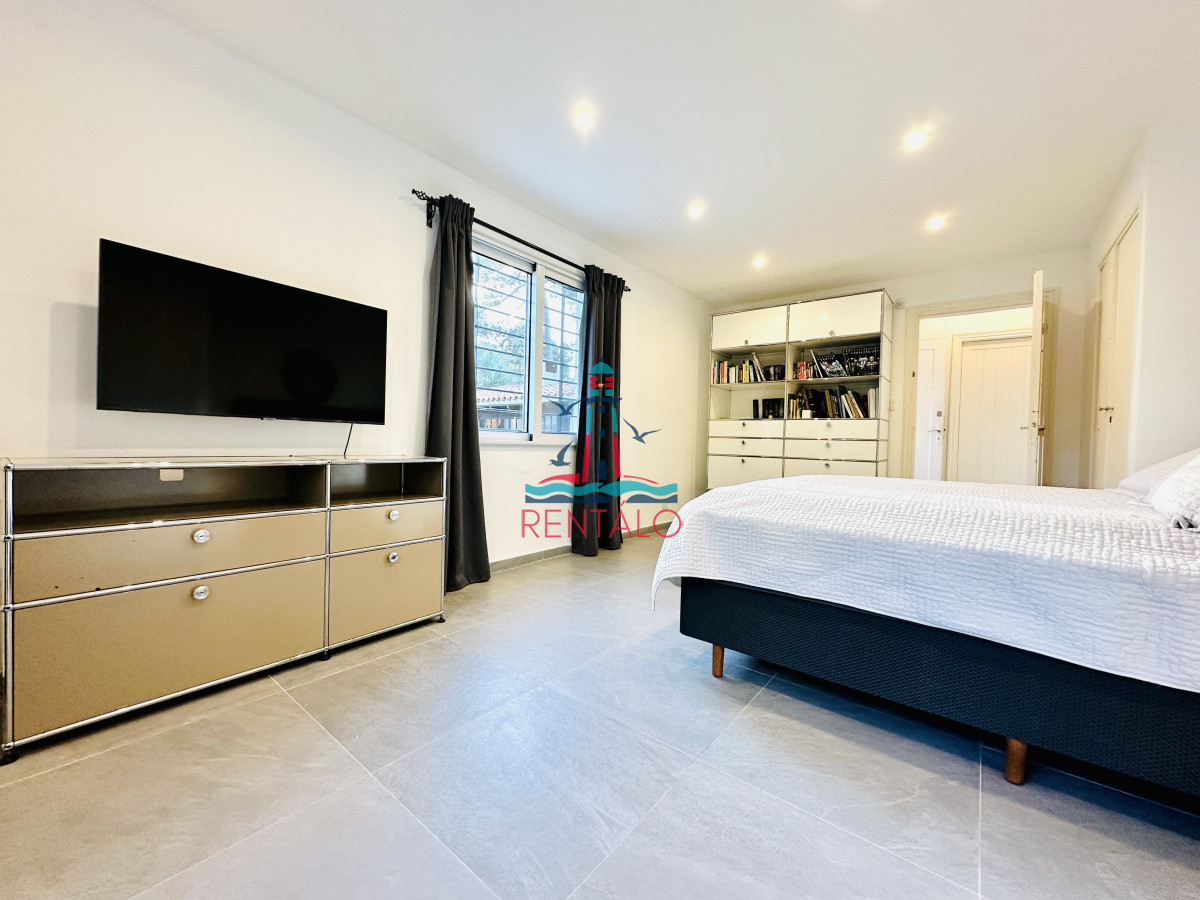 Casa ID.471 - Espectacular Casa Moderna de 5 Dormitorios con Piscina Climatizada en Alquiler de Temporada
